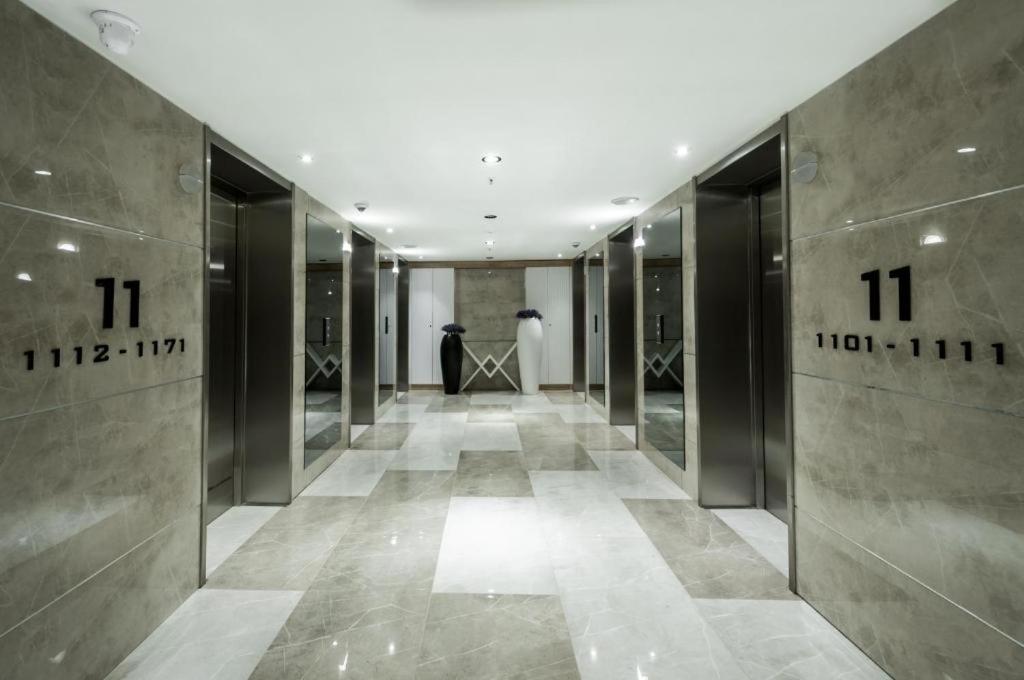 Luxury Aparthotel In Orbi City Sea View باتومي المظهر الخارجي الصورة